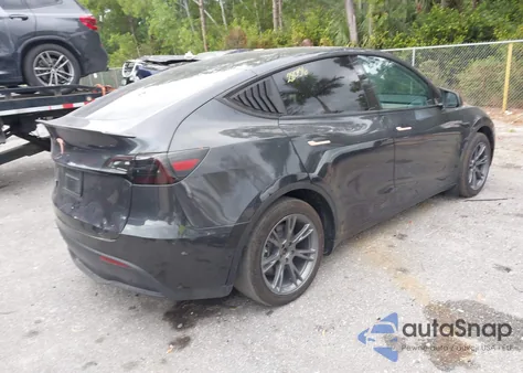2025 Tesla Model Y Long Range Dual Motor Rear-Wheel Drive z USA, uszkodzony, nr VIN 7SAYGDED5SA374996